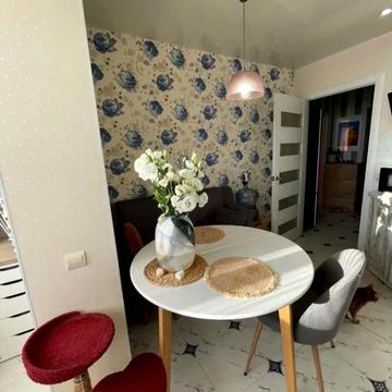 Яблунева вул., 5