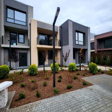 Зарічна вул.