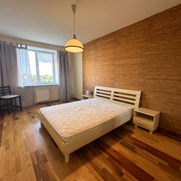 Валерія Лобановського вул., 24