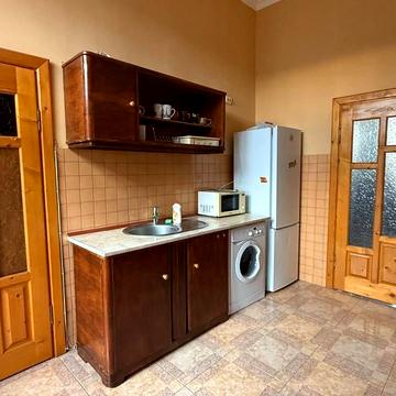 Бельведерська вул., 11