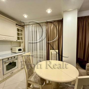 Борщагівська вул., 2