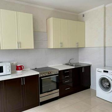 Драгоманова вул., 2