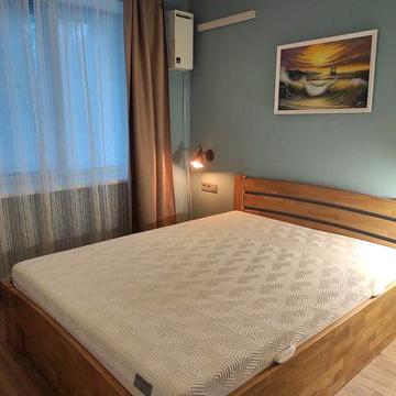 Центр, вул. УПА (Ватутіна), 2-кімн. квартира.