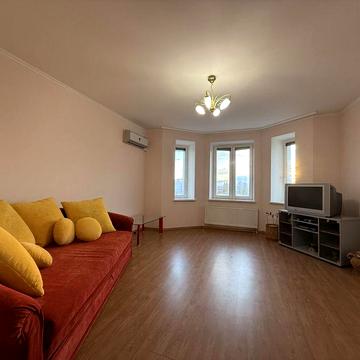 Оренда 2-кімнатної в Центрі з індивідуальним опаленням, 76м2