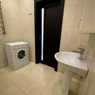 Набережна Перемоги вул., 62