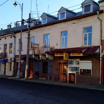 Прощається квартира