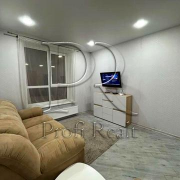 Героїв Небесної Сотні просп., 18/2