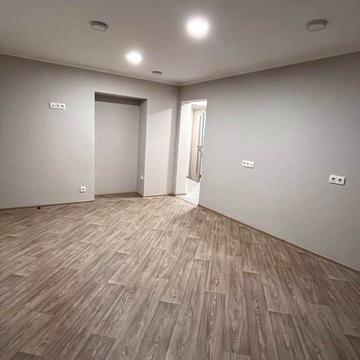 Сергія Єфремова вул., 34