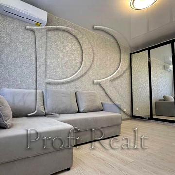 Героїв Небесної Сотні просп., 16/10