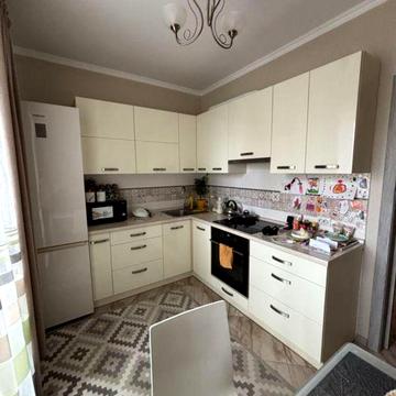 Святошинська вул., 27