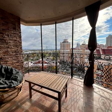 Володимира Івасюка просп. (Героїв Сталінграду), 8