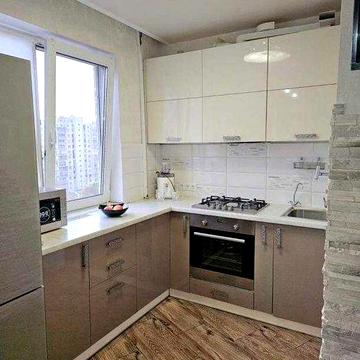 Продам 3 к. квариру на Холодной Горе с капитальным ремонтом