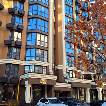 Молодіжна вул., 10