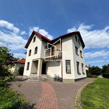 Геологів вул., 15