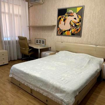 Соборна пл. (Жовтнева), 7-А