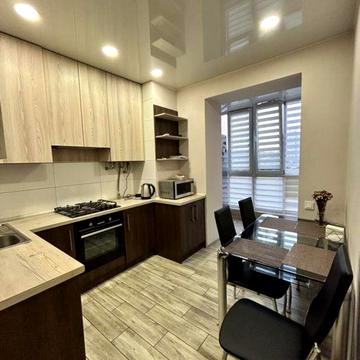 Героїв Небесної Сотні просп., 26/8