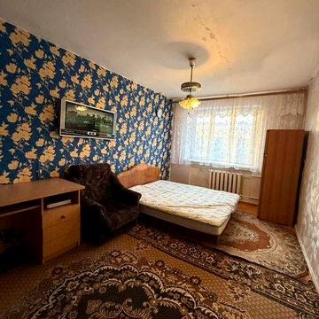 Затишна 2-кімнатна комунальна квартира біля «Вечірнього ринку»!