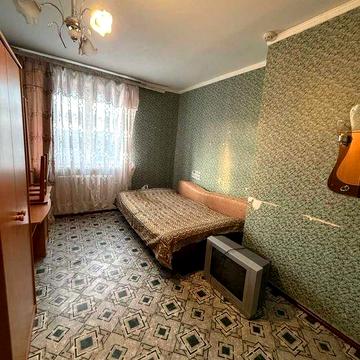 Затишна 2-кімнатна комунальна квартира біля «Вечірнього ринку»!