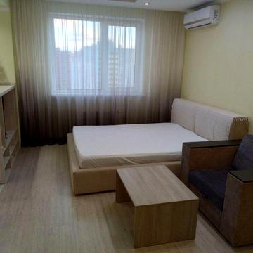 Iдеальна локацiя ! Бориса Гмирi 14 ,10 хв пiшки до метро Осокорки !