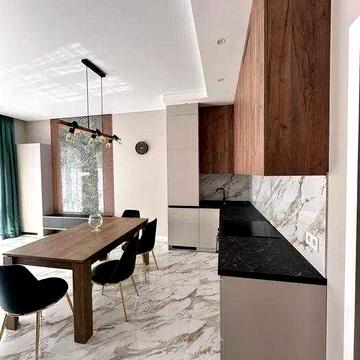 Центр. У продажу квартира в приватному секторі