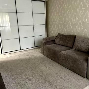 Тростянецька вул., 6