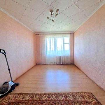 Продам простору 4-кімнатну квартиру в центрі Авангарду!