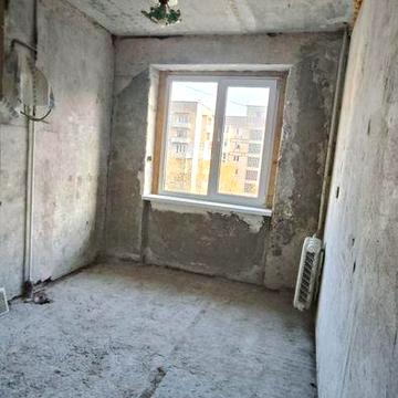 Продається 2 к квартира на Даманському під ремонт.