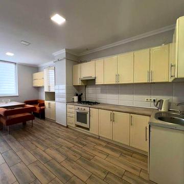 Продається велика 2 кім. квартира ЖК Роднічок