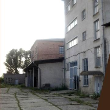 Головна вул., 3