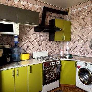 Здається трикімнатна квартира