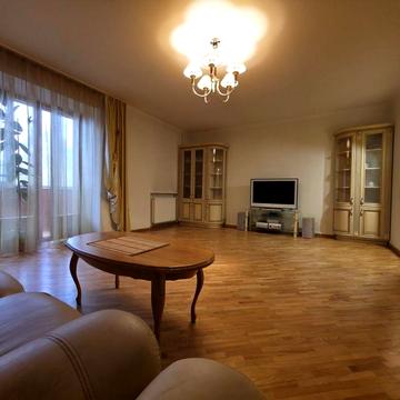 Чотирьохкімнатна  кв в центрі міста/ Цегла/ 5 поверх