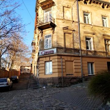 Пильникарська вул., 8