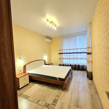 Європейського Союзу просп. (Правди), 41-В