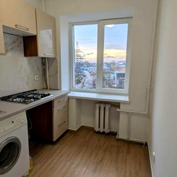 Терміново! Квартира з балконом, ремонтом біля парку Шевченка та Озера