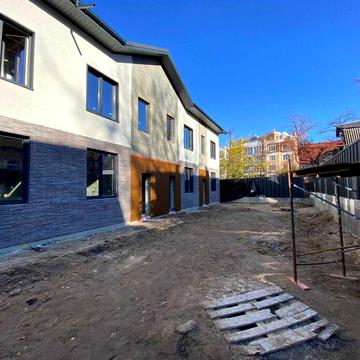 Таунхауси з центральними комунікаціями в Ірпені зручна локація