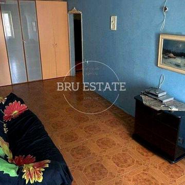 Продам простору 3к кв на вул Вербицького 34 біля метро Вирлиця