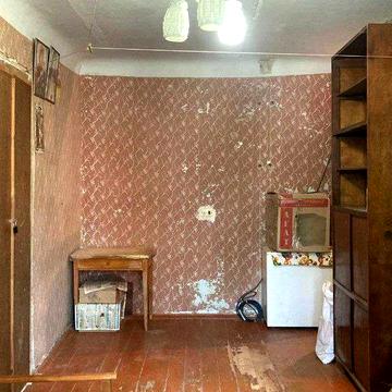 Здається дво кімнатна квартира. Без ремонту.