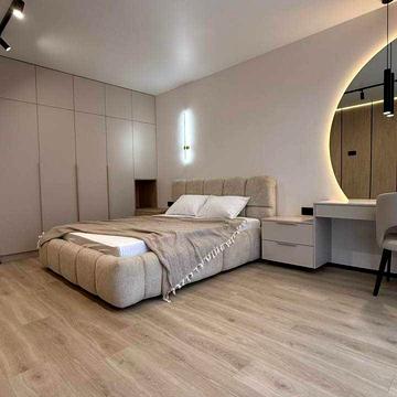 Угорська вул., 12