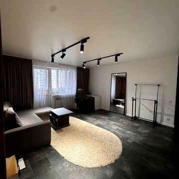 Здається 3 кімнатна квартира. Від власника