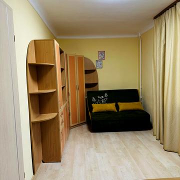 Кобзарська  вул., 4