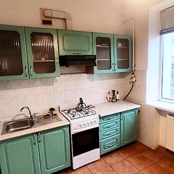 Рогозівська вул., 1