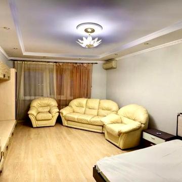 Верховної Ради бульв., 14-Б