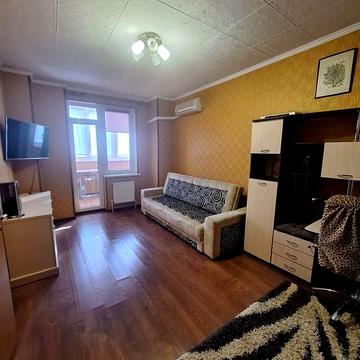 Сдам 2х комнатную квартиру Небесной сотни/ Левитана 15 этаж