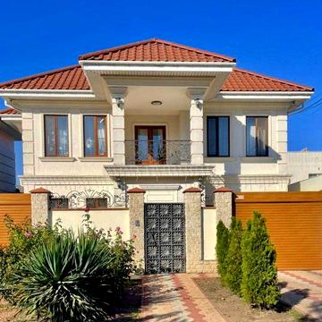 Фешенебельний будинок у стилі Liberty • 380 м² • басейн • тераса