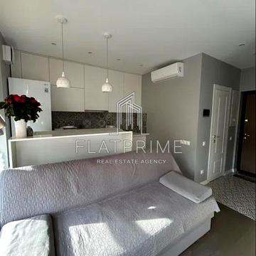 Салютна вул., 2-Б