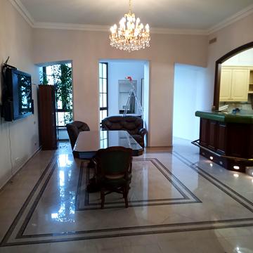 Академіка Богомольця вул., 5