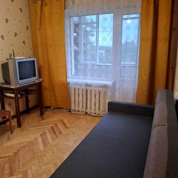 Дніпроводська вул., 3