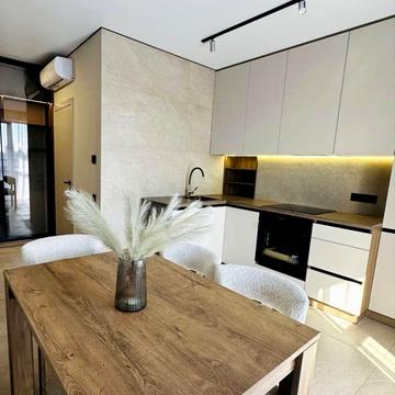 Леоніда Перфецького вул., 6