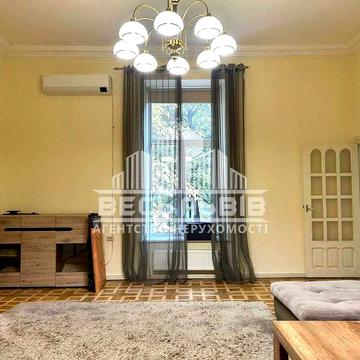 Продається затишна 3-кімнатна квартира у серці Львова