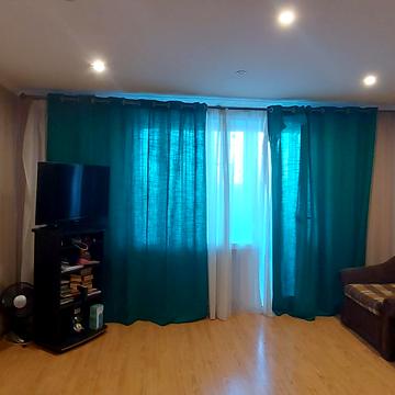 Космонавтів, 152